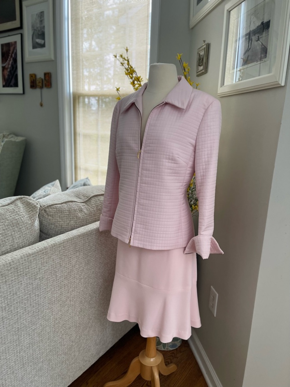 Blush Pink Suit Set Women’s size 10 Elegant texture Jacket Chic Classic Outfit